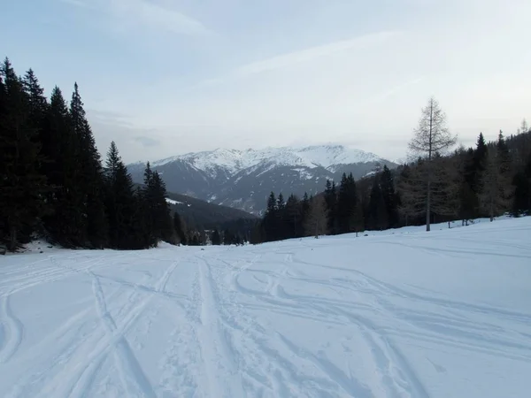 Inverno paisagem alpina para skitouring em stubaier alpes na Áustria — Fotografia de Stock