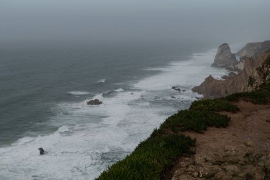 Portekiz 'deki güzel kayalık Atlantik kıyıları