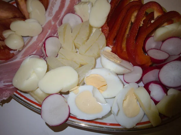 Verscheidenheid van koude snack geserveerd voor een feestje — Stockfoto