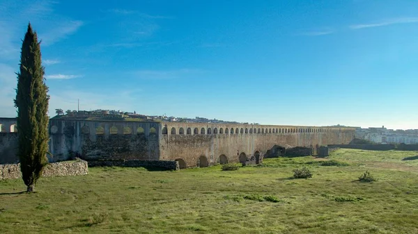 Amoreira akvedukt i Elvas stad i portugal — Stockfoto