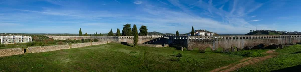 Amoreira akvedukt i Elvas stad i portugal — Stockfoto