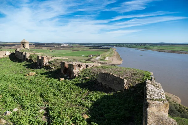 Empty buildings of abandoned fortress Juromenga in portugal — 스톡 사진