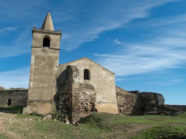 Edifícios vazios da fortaleza abandonada Juromenga em portugal — Fotografia de Stock