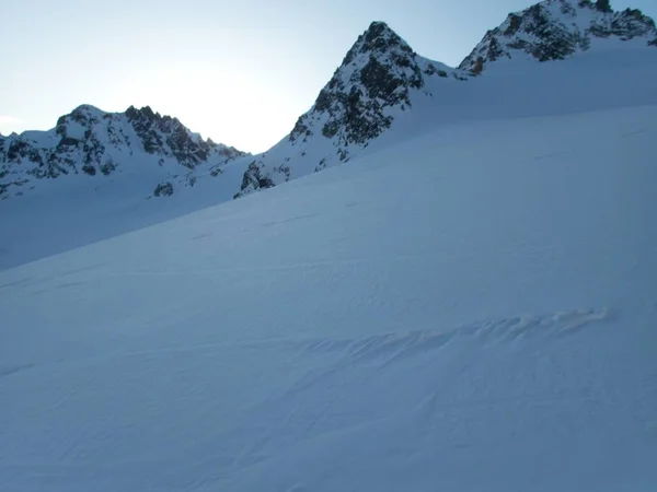 Skitouring paraíso silvretta montañas en austria — Foto de Stock