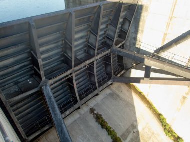 alqueva dam in portugal on the guardiana river