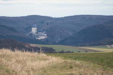 Orta Bohemya 'daki Czech Karst doğal park manzarasının güzel manzarası.