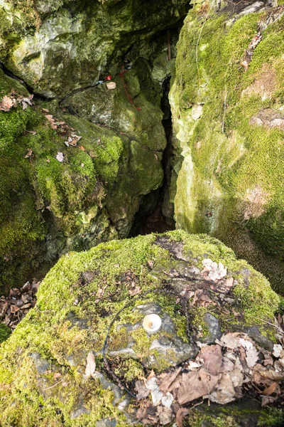 Entrée Une Grotte Calcaire Dans Parc Naturel Karstique Tchèque — Photo