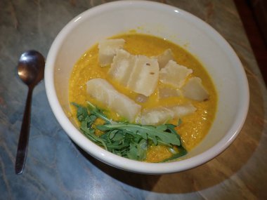 Bir kase taze kabak çorbası.