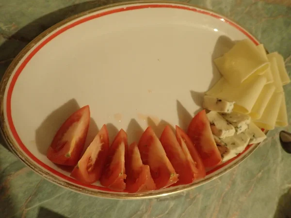 Variété Salade Légumes Fromage Servie Sur Une Assiette Blanche Pour — Photo