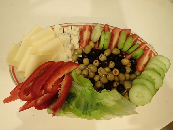 Variété Salade Légumes Fromage Servie Sur Une Assiette Blanche Pour — Photo