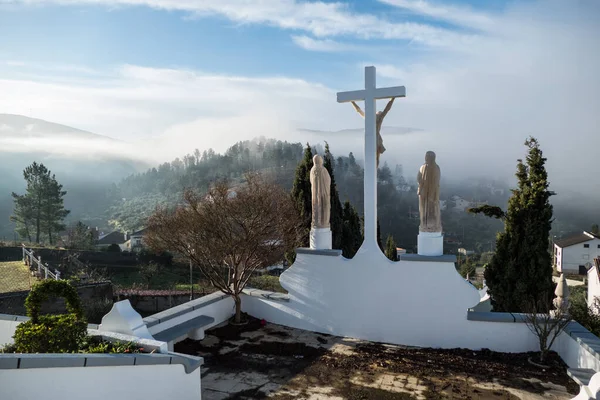 Kereszt Krisztussal Portugál Hegyekben Vidéken — Stock Fotó