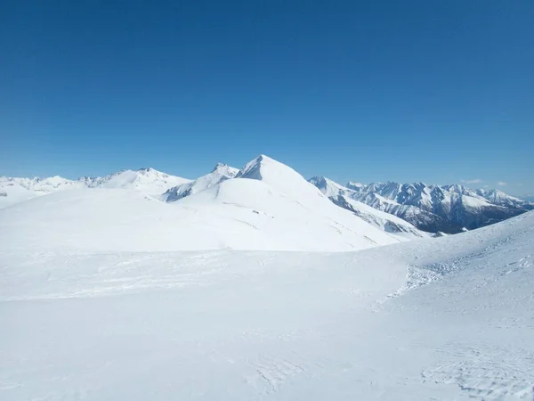 Piękny Słoneczny Dzień Skitouring Austriackich Alpach Hohe Tauern Ankogelgruppe — Zdjęcie stockowe