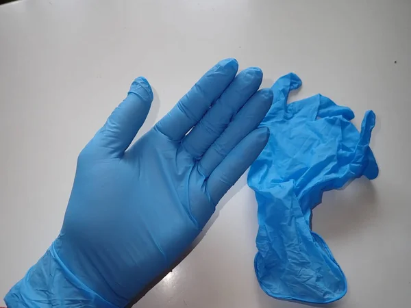 Niebieskie Rękawice Gumowe Chroniące Dłonie Przed Zakażeniem — Zdjęcie stockowe