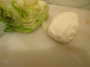 Salata için taze ve sağlıklı sebzeler.