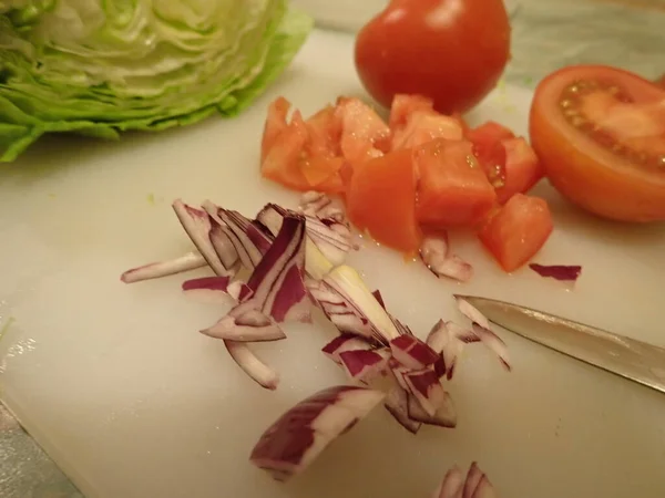 Φρέσκα Υγιεινά Λαχανικά Για Σαλάτα Ξύλο Κοπής — Φωτογραφία Αρχείου