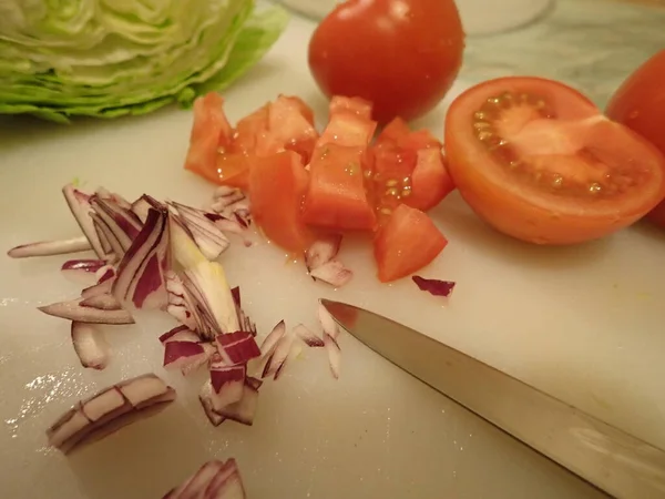 Légumes Frais Sains Pour Salade Sur Une Planche Découper — Photo