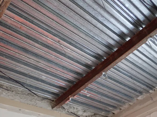 Undustrial Metal Ceiling Roof Beams Uncovered — Stock Photo, Image