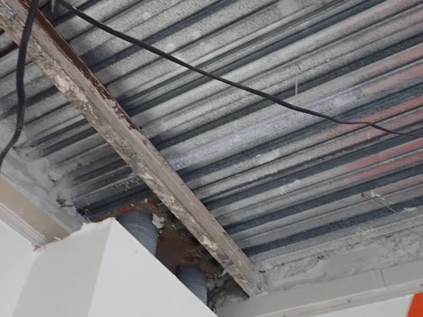 Undustrial Metal Ceiling Roof Beams Uncovered — Stock Photo, Image