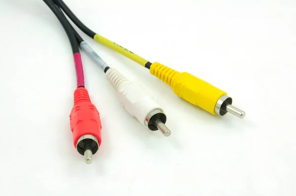 AV кабели, используемые в домашних стереосистемах и развлекательных системах — стоковое фото
