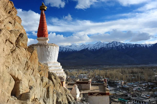 Leh şehir manzaralı Leh Palace, Leh, Ladakh, Hindistan