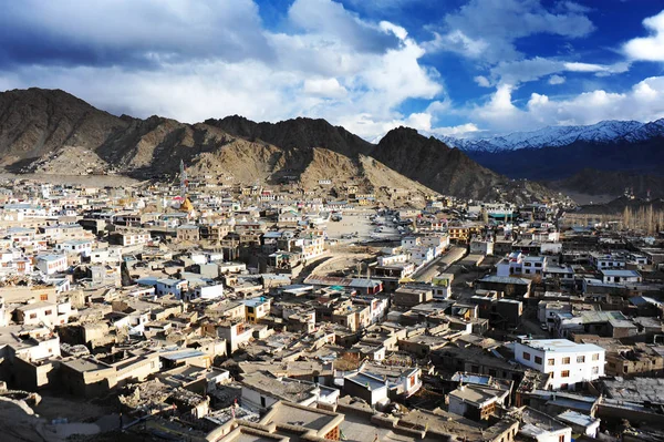 Leh şehir manzaralı Leh Palace, Leh, Ladakh, Hindistan