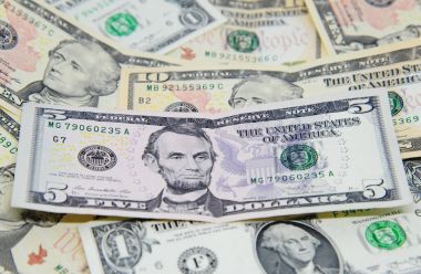 Beş dolarlık banknot diğerleri üzerindeki