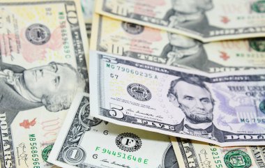 Doları banknot yığını