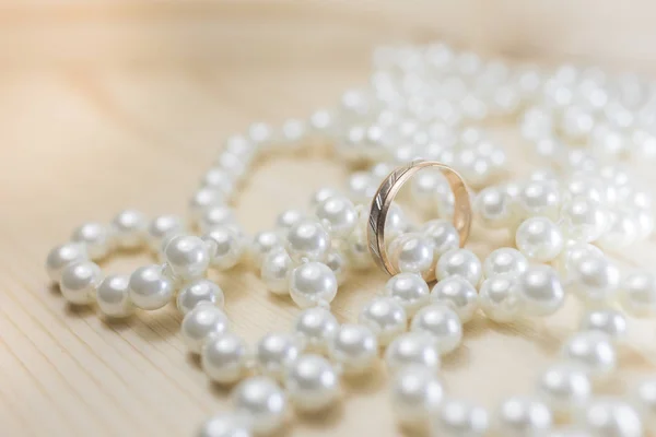 Wedding ring on pearl beads — Stok fotoğraf