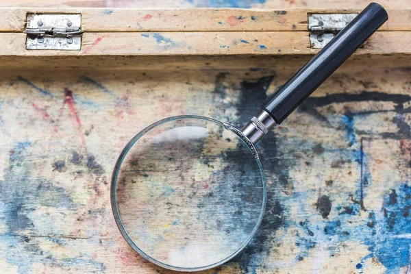 Magnifying glass in a box — Stock Photo, Image