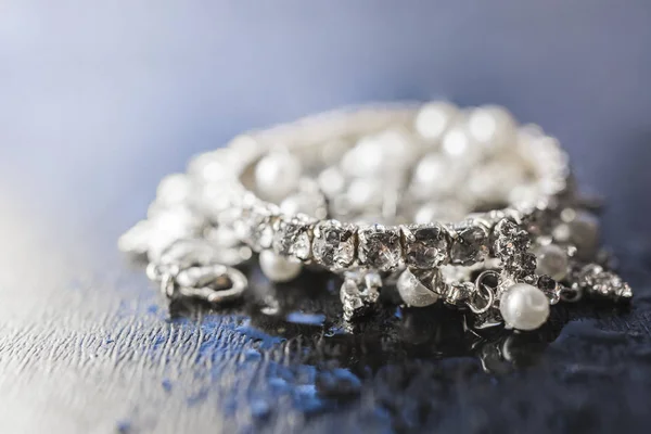 Mücevher ve inci kolye bilezik — Stok fotoğraf