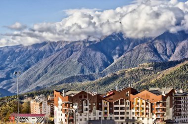 Olimpiyat Köyü yukarıda dağlar