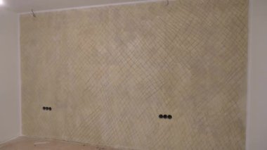 Duvarda bir yapı var. Daire tadilatı