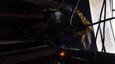 Kaynak Bir Maske İçinde Metal