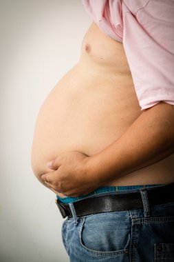 Obez erkek silah kaldırdı, adam için takunya arterler, daha büyük olasılıkla dostum