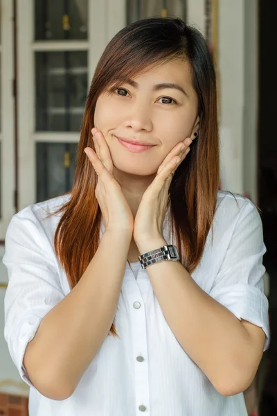 Feliz joven mujer asiática —  Fotos de Stock