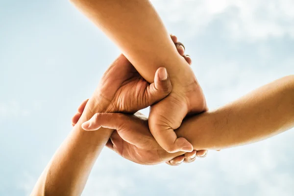 Drei Hände waren ein Gemeinschaftskonzept der Teamarbeit — Stockfoto