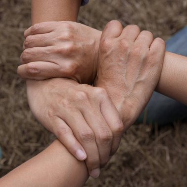 Üç el ekip çalışması işbirliği kavramı vardı