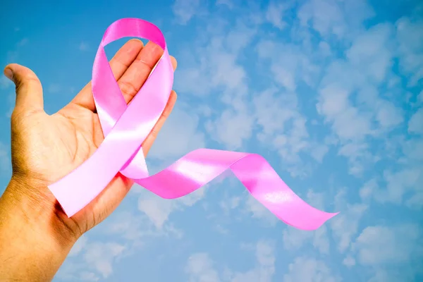 Pembe kumaş yandan şerit, gökyüzü arka plan, genel kavram-in bulanık 
