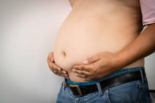 Obez erkek silah kaldırdı, adam için takunya arterler, daha büyük olasılıkla dostum