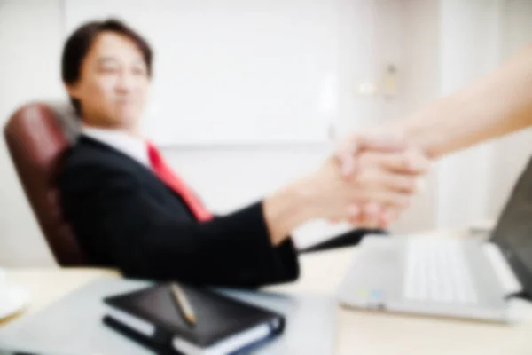 BlurredBlurred image of business people handshaking in office fo — Stock Photo, Image