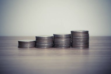 Ham ahşap zemin üzerinde sikke 