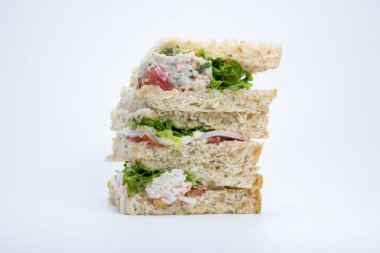 beyaz zemin üzerinde sandviç