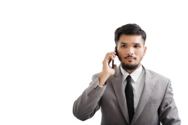 Yong işadamı smartphone kullanarak