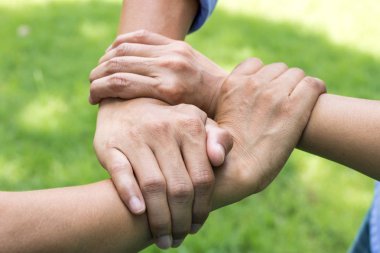 Üç el ekip çalışması işbirliği kavramı vardı