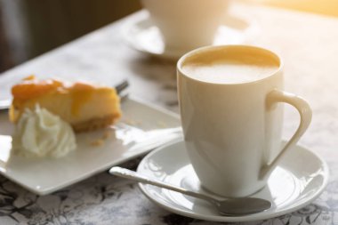 bir fincan kahve kahve dükkanında