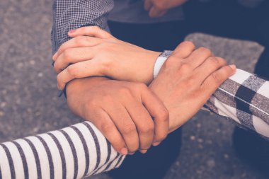 Üç el ekip çalışması işbirliği kavramı vardı