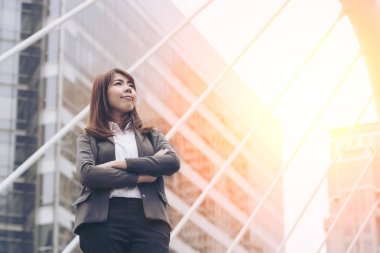 Portre Asya işkadını dışında işyeri ve ayakta prou