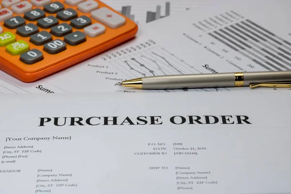 Formulário de ordem de compra com caneta e calculadora — Fotografia de Stock