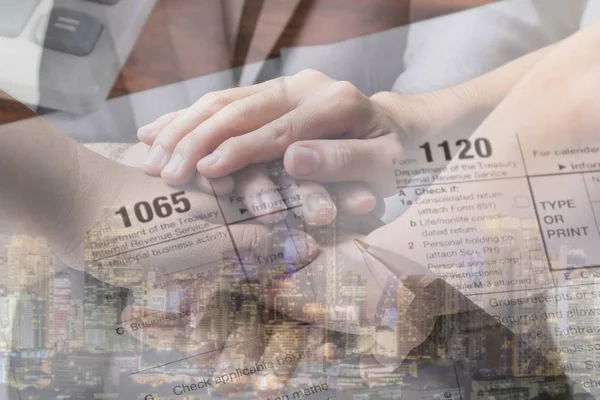 Vergilendirme için el koordinasyon ve vergi form çift pozlama 