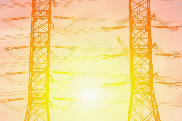 夕日と高圧鉄塔. — ストック写真